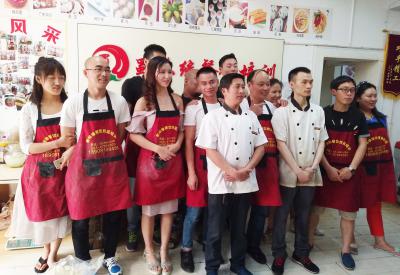成都小郡肝串串火锅哪里可以学习正宗底料？短期串串火锅底料成人香蕉视频
