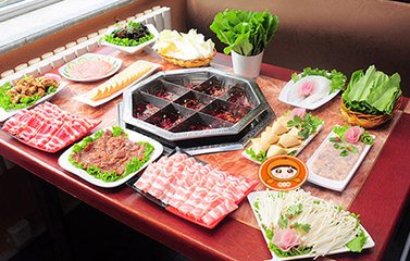 火锅味道怎样，汤底和蘸料各占一半的因素，这些蘸料你都吃过？