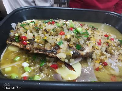 地道重庆万州烤鱼技术成人香蕉视频，外焦里嫩回味无穷