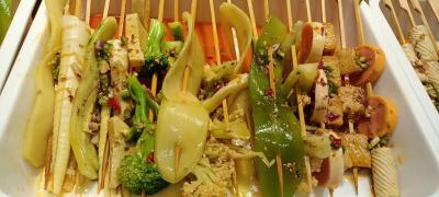 卤杯冷串串成人香蕉视频学校哪里好？底料成人香蕉视频采用精心配方烹制